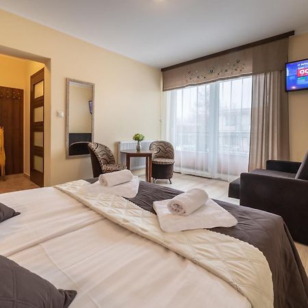 شقة Dom Jastrzebia Z Basenem I Jacuzzi Jastrzębia Góra المظهر الخارجي الصورة